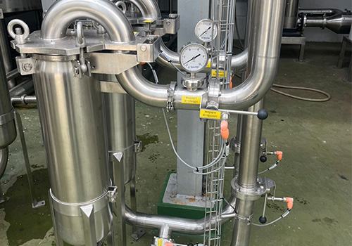 Stainless steel bag filtration for CIP cleaning solutions. 