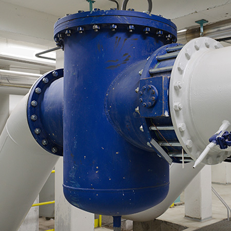 Industrial pump protection strainer installation